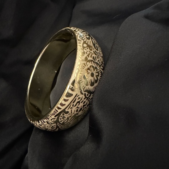 Bundle of 3 Cuff Bracelets Animal Print is Plunder Unique and very cool . - Picture 14 of 16